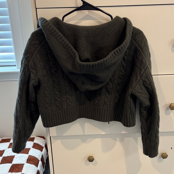Aritzia Sunday Best Cropped Cable Knit Cardigan - Dark Green - Picture 3 of 3